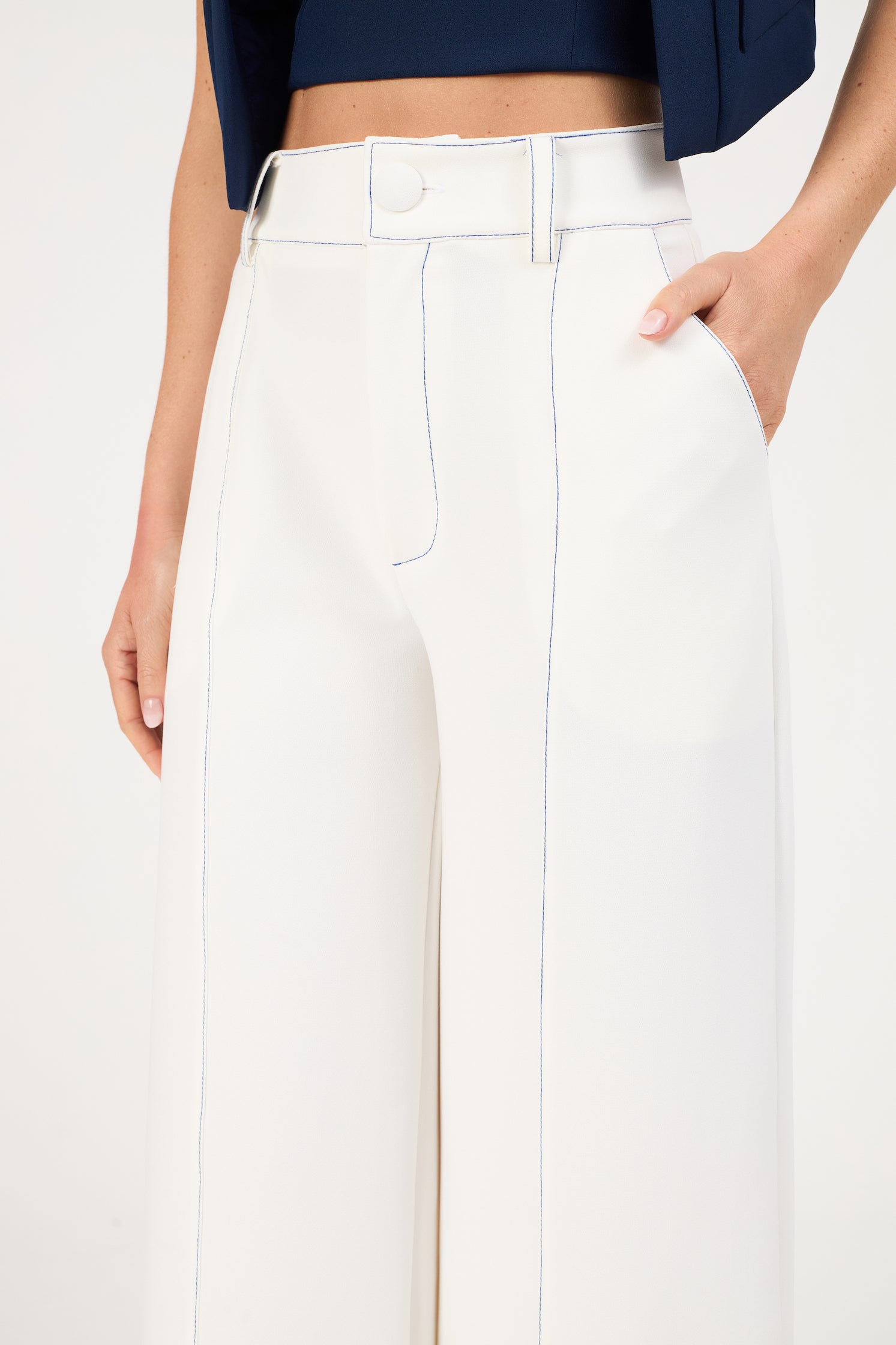 Calça Pantalona Pontilhada